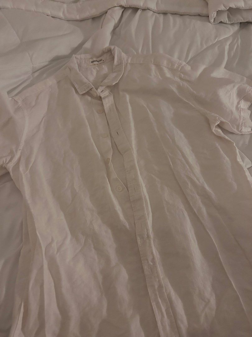 [FREE] White Linen Polo Shirt (Category: Tshirts & Polo Shirts ) located in Makati City. Submitted by ladybugsie (Listing ID 1430334824, Image 1). Description: Free item when you purchase! .