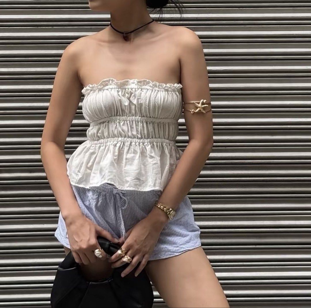 White Linen Summer Tube Top (Category: Sleeveless) located in San Pedro. Submitted by a_styles (Listing ID 1430370044, Image 2). Description: ⭐️ Worn once ⭐️ Freesize (check size chart) ⭐️ DM for when worn pics 📍Pacita, San Pedro, Laguna MOP💰: GCASH/Maya/SeaBank/BPI MOD🚚: Lalamove/JNT.