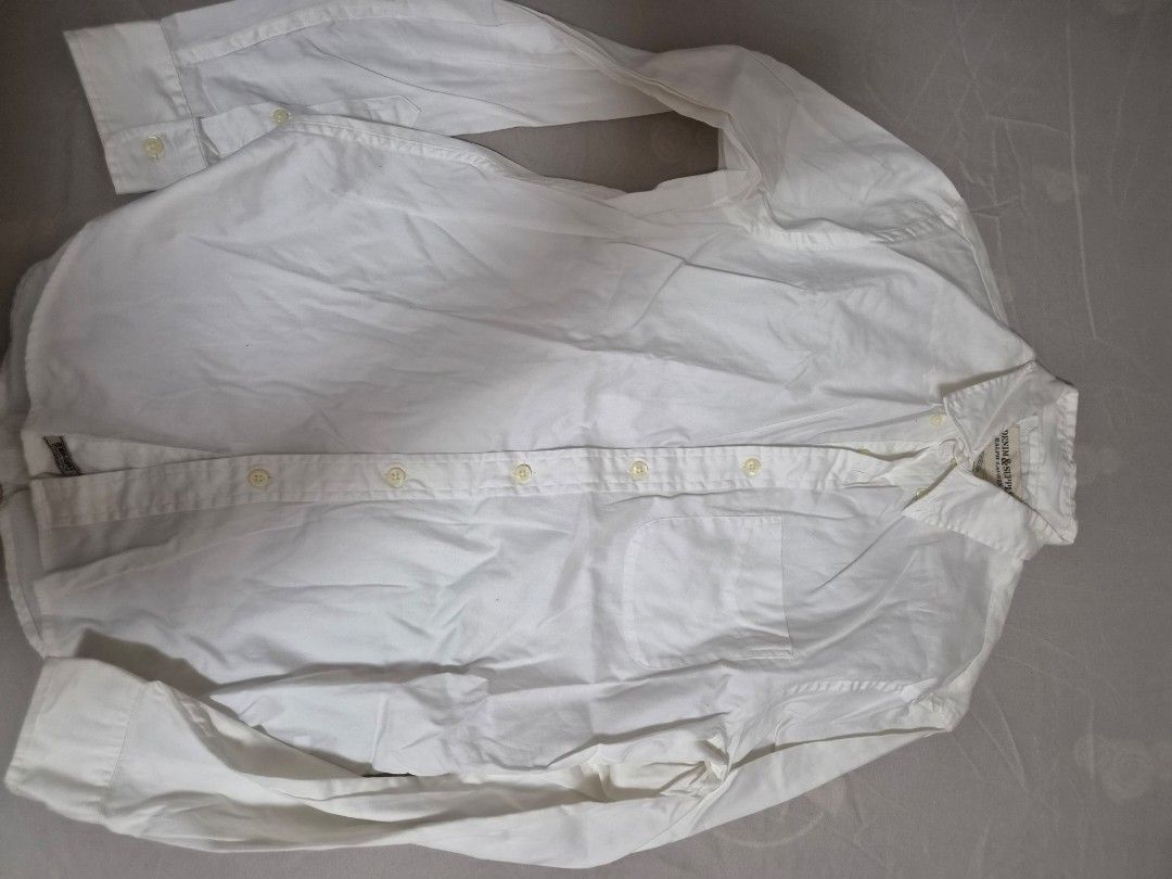 White Long Sleeve Shirt (Category: Tshirts & Polo Shirts ) located in Quezon City. Submitted by frankstuff (Listing ID 1430229711, Image 1). Description: used once. size small .