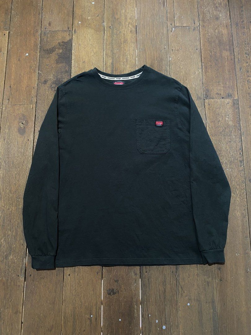 Wrangler Workwear Long Sleeve Pocket Tee (Category: Tshirts & Polo Shirts ) located in Bayombong. Submitted by fliptique (Listing ID 1430217430, Image 2). Description: Wrangler Workwear Pen Pocket Long Sleeve Excellent Condition Size : Medium Dimes : 20”x28” Shoulder To Shoulder : 18.5” Sleeve Length : 25.5” Color Rate : 10 Issue : ❌❌❌ 450 + sf Nueva Vizcaya Loc Hit a message if interested .