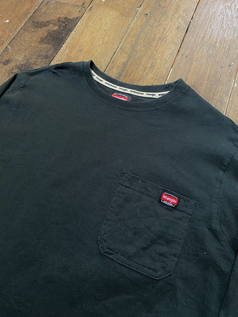 Wrangler Workwear Long Sleeve Pocket Tee (Category: Tshirts & Polo Shirts ) located in Bayombong. Submitted by fliptique (Listing ID 1430217430, Image 3). Description: Wrangler Workwear Pen Pocket Long Sleeve Excellent Condition Size : Medium Dimes : 20”x28” Shoulder To Shoulder : 18.5” Sleeve Length : 25.5” Color Rate : 10 Issue : ❌❌❌ 450 + sf Nueva Vizcaya Loc Hit a message if interested .