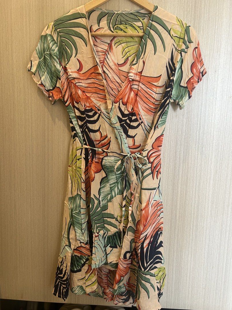 Wrap Dress with Tropical Print (Category: Dresses) located in Cainta. Submitted by kayeshoppe (Listing ID 1430377106, Image 1). Description: .