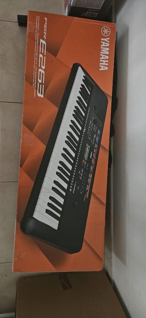 Yamaha PSR-E263 Keyboard with Case, Hobbies & Toys, Musical Instruments ...