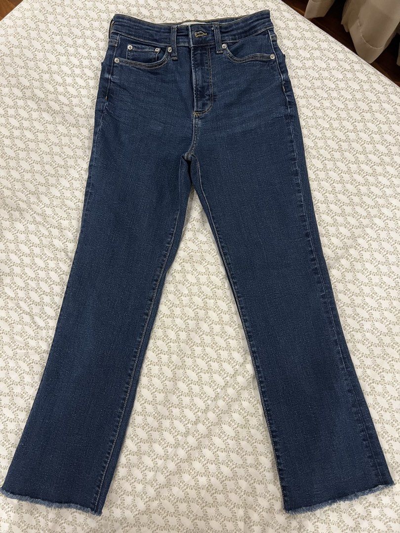 Zara High-Waisted Jeans (Category: Jeans) located in Angeles City. Submitted by chiccharm (Listing ID 1430378680, Image 1). Description: .