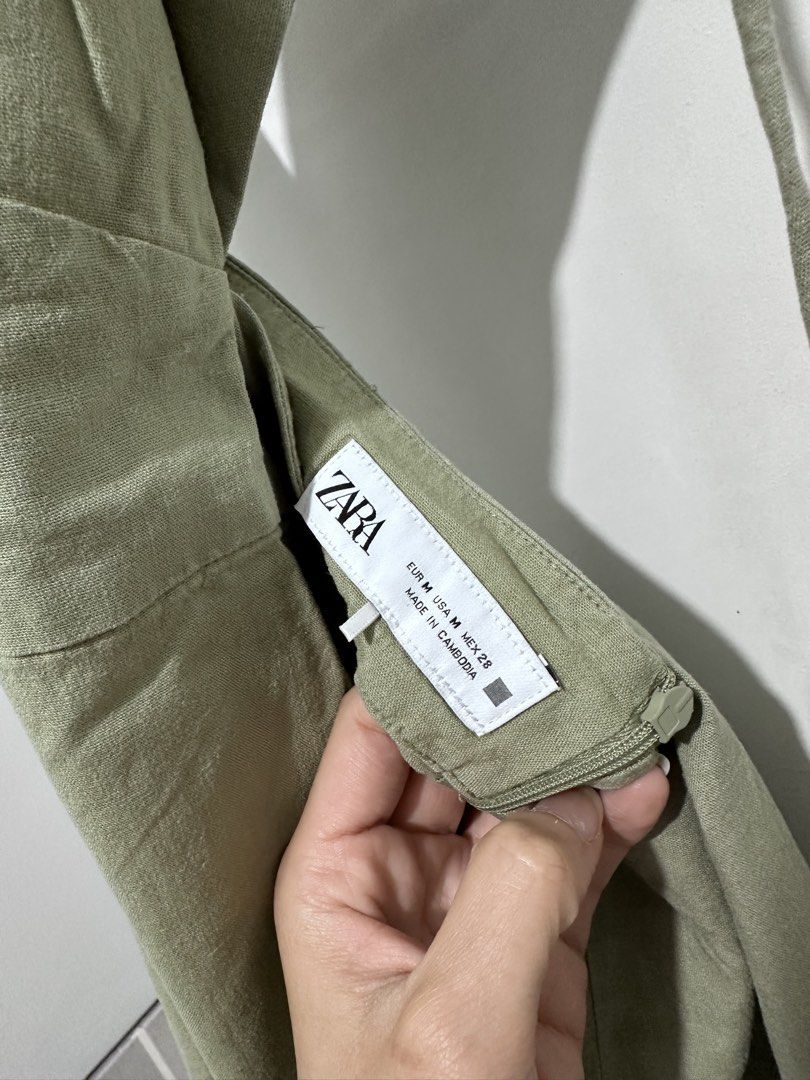 Zara Linen Blend Midi Dress (Category: Dresses) located in Taguig. Submitted by gabitems (Listing ID 1430304319, Image 3). Description: Brand: Zara Size: M Original Price: 2250 Material: Linen blend Color: Green.