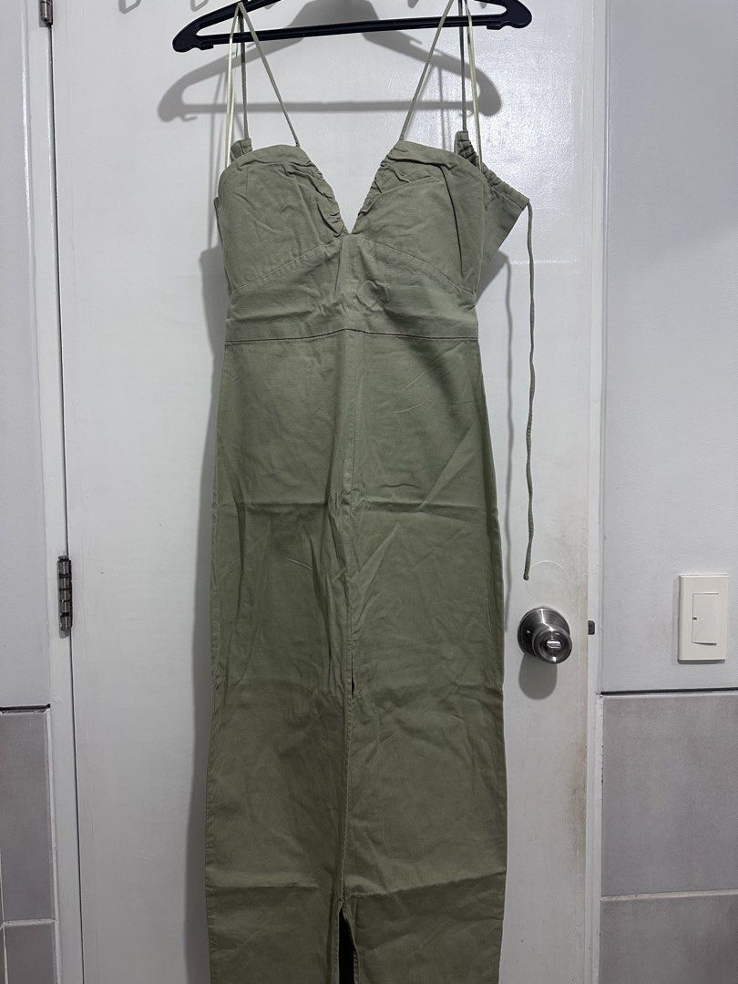 Zara Linen Blend Midi Dress (Category: Dresses) located in Taguig. Submitted by gabitems (Listing ID 1430304319, Image 2). Description: Brand: Zara Size: M Original Price: 2250 Material: Linen blend Color: Green.