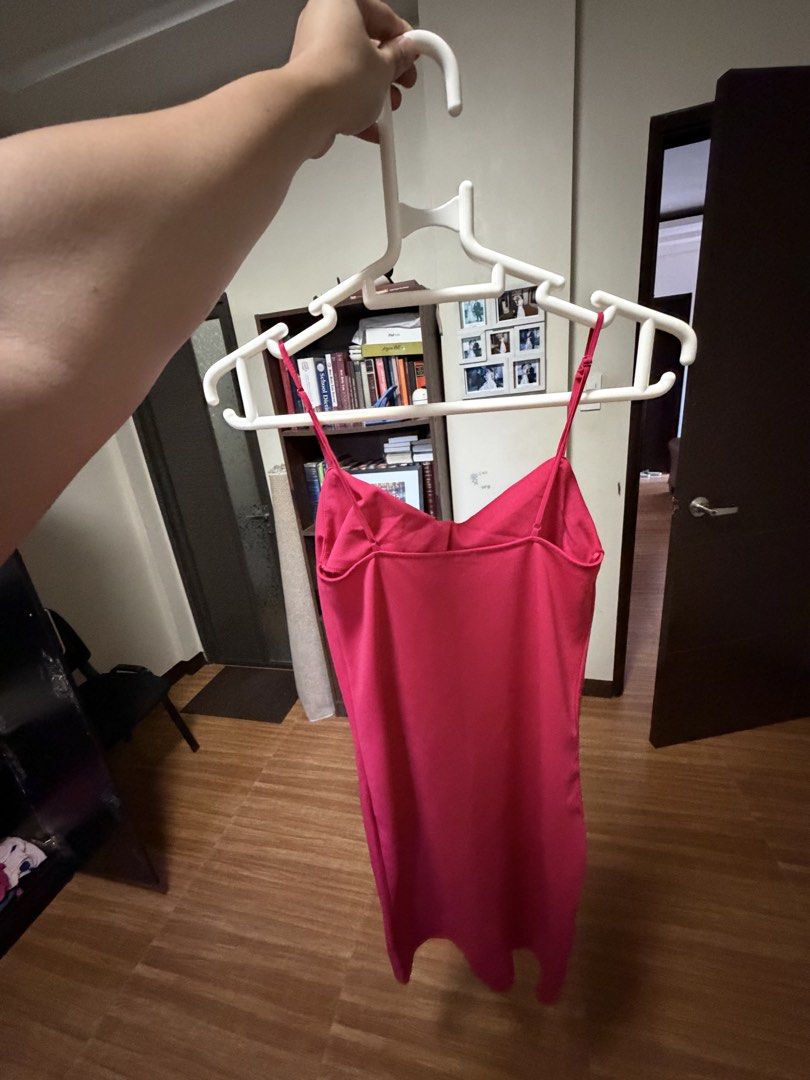 Zara Pink Midi Dress (Category: Dresses) located in Marikina City. Submitted by dfs0525 (Listing ID 1430271495, Image 2). Description: .