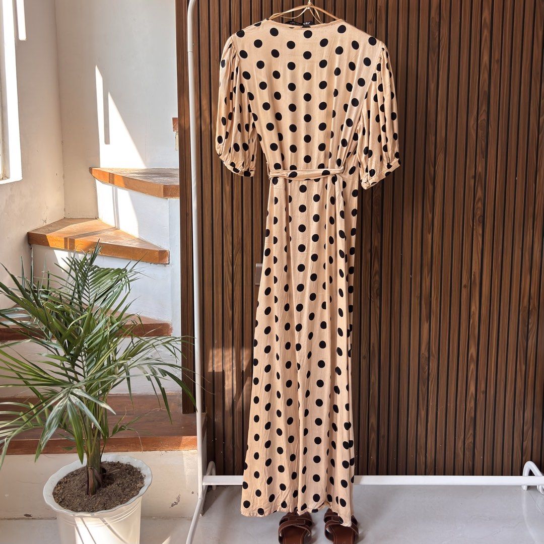 ZARA Polka Dot Wrap Dress (Category: Dresses) located in Cavite. Submitted by declutteringmama12 (Listing ID 1429250289, Image 2). Description: ZARA Polka Dot Wrap Dress 🩷 Size: XS (fits XS–S) • Wrap style • Flowy • Lightweight • Effortless chic look ✨ Perfect for brunch, errands, or travel fits ✈️ ⚠️ Flaw: Slight himulmol at the back (not noticeable when worn) 🌸 Super classy piece 🛍️ RFS: Closet reset after becoming a mama — hoping this finds