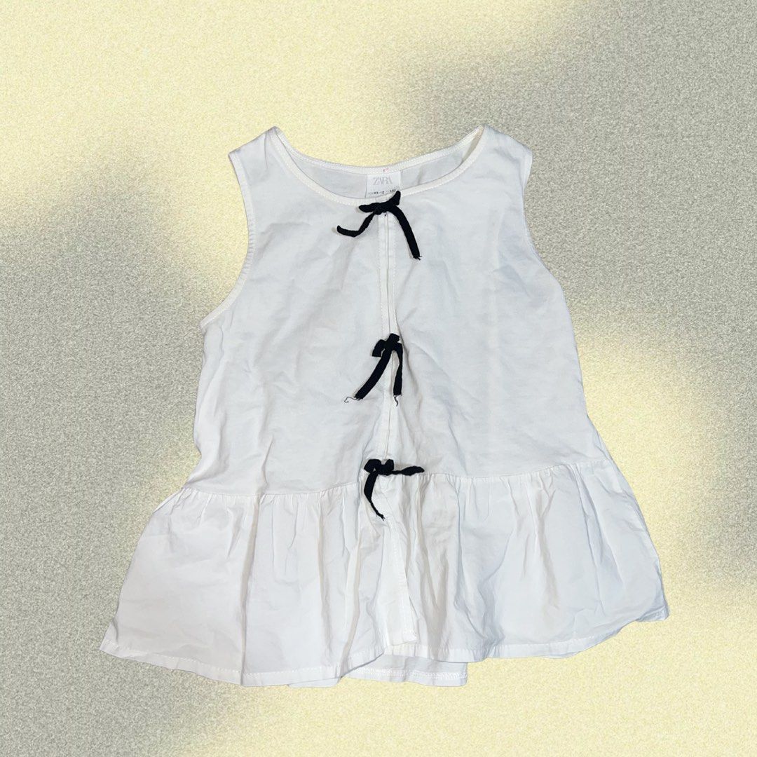 Zara White Tank Top with Bows (Category: Sleeveless) located in Paranaque City. Submitted by leyleysells (Listing ID 1430297707, Image 2). Description: ⤷ Actual pictures are listed and taken by me! ⤷ Last price posted ⤷ Bought in UK🇬🇧 MOP: Gcash MOD: Lalamove, J&T.