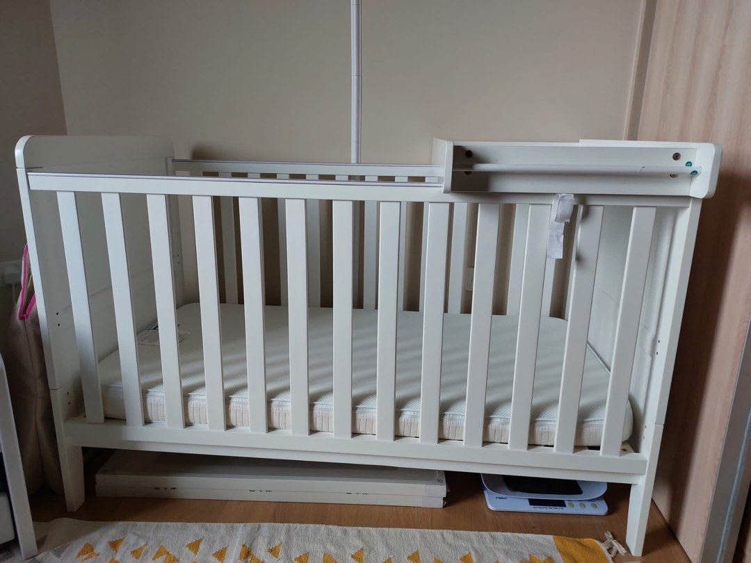 2-in-1 Tutti Bambini Rio Cot Bed with Cot Top Changer, Babies & Kids ...