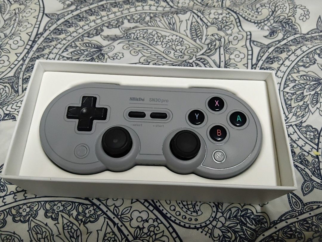 8bitDo SN30 Pro Bluetooth (Category: Controllers) located in Makati City. Submitted by jktheexplorer (Listing ID 1430518638, Image 2). Description: 8bitDo SN30 Bluetoo5h Gamepad.