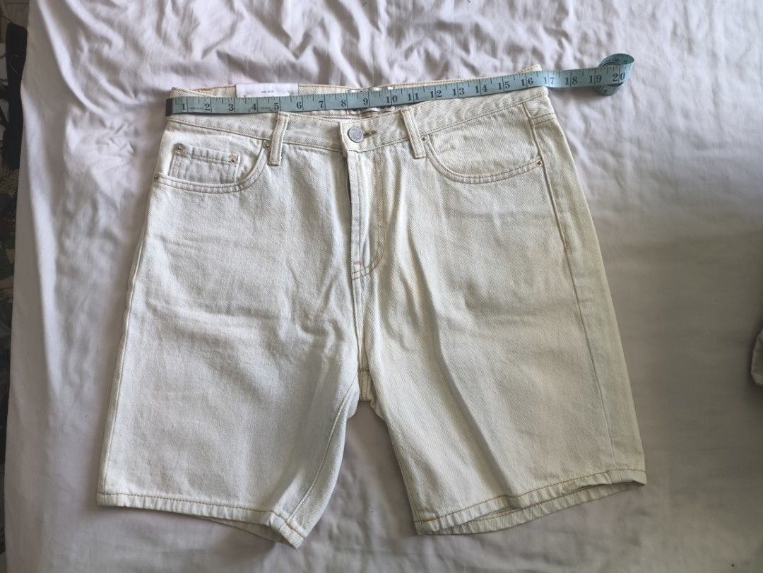Acne Studios Denim Shorts (Category: Shorts) located in Pavia. Submitted by deusk (Listing ID 1430429276, Image 1). Description: These Acne Studios denim shorts feature a light wash and a classic five-pocket design. The shorts have a low waist and a slim leg, tapering from the knee. The size is 30/32. They are perfect for a casual, everyday look. The shorts have a button closure and belt loops. Never used..