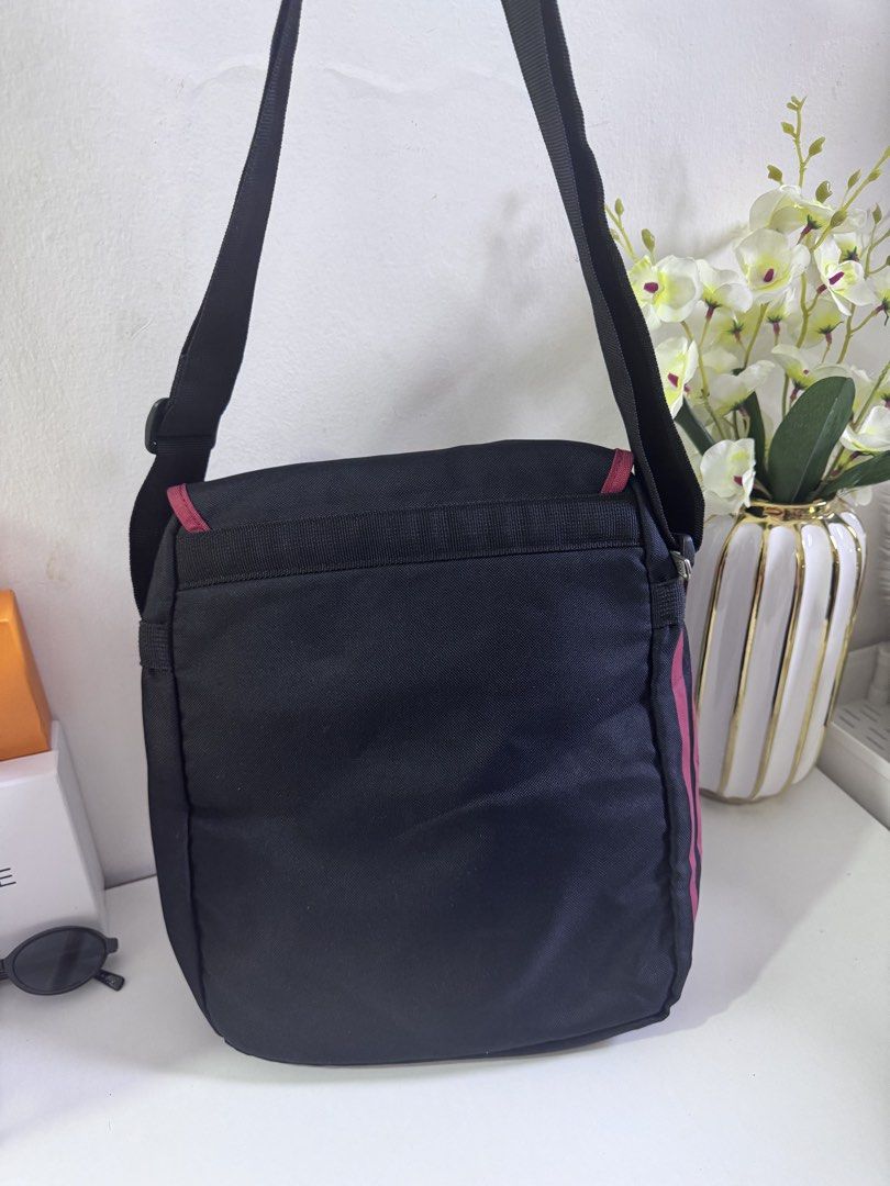 Adidas Messenger Bag Black and Red (Category: Sling Bags) located in Batangas. Submitted by jadoreco16 (Listing ID 1430576016, Image 3). Description: Og adidas no issue Unisex .