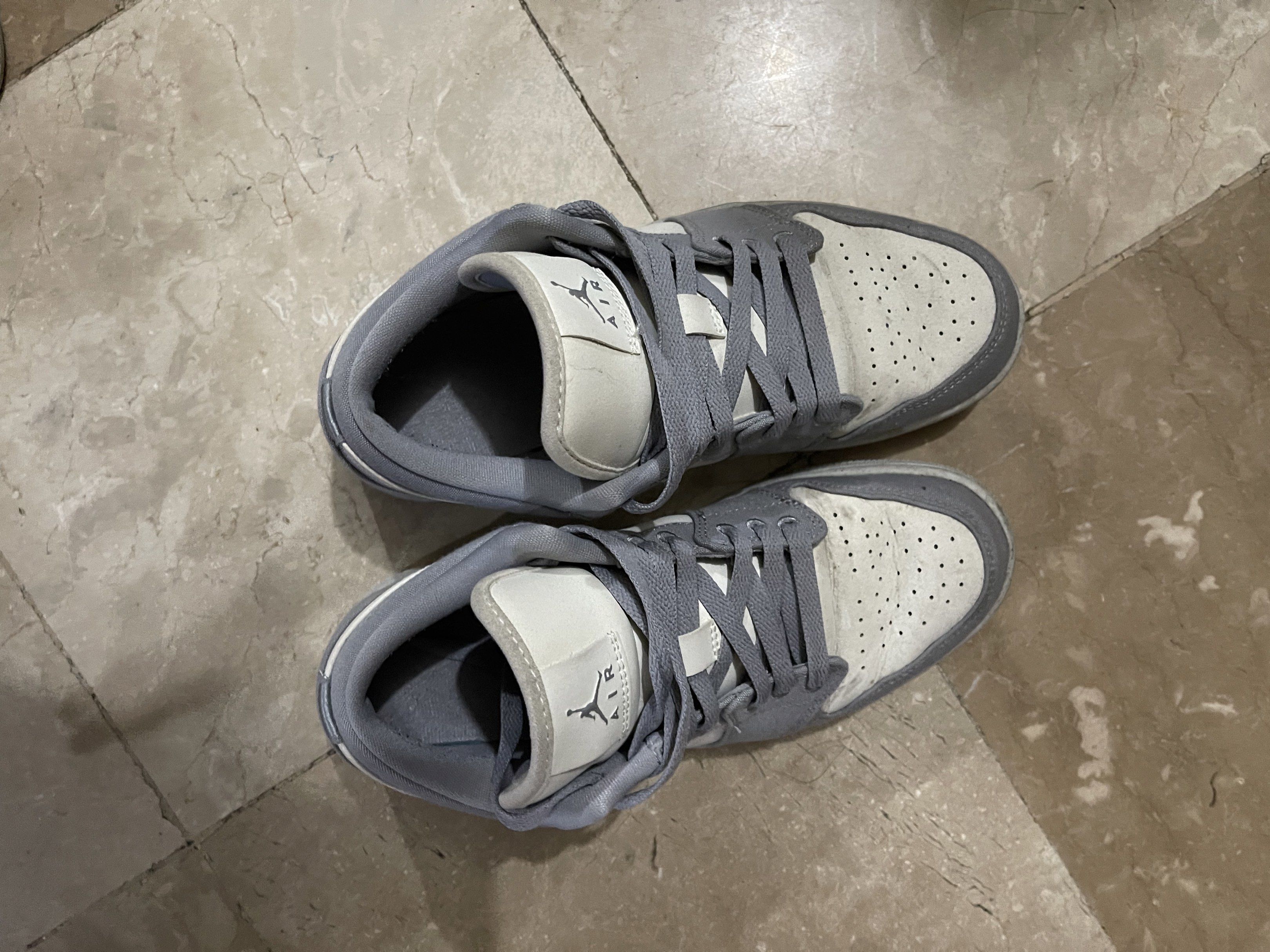 Air Jordan 1 Low Grey (Category: Sneakers) located in Quezon City. Submitted by rish40 (Listing ID 1430435279, Image 3). Description: .
