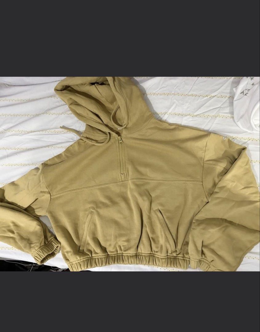 Alo jacket (Category: Activewear) located in Calamba. Submitted by jaymiesclosetph (Listing ID 1430458960, Image 2). Description: No when worn, Alo stadium half zipped .