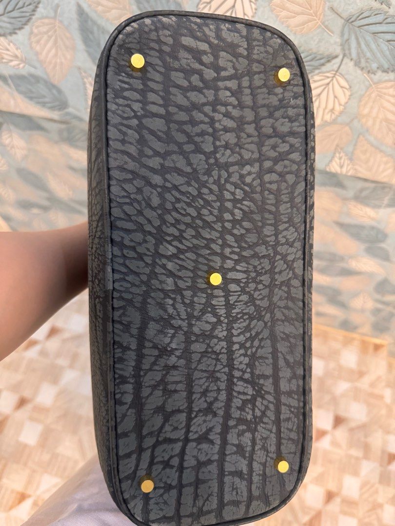 Antelope (Category: Luxury Bags & Wallets) located in Cabanatuan. Submitted by k2_boutiqueshop (Listing ID 1430522166, Image 3). Description: Brandnew/ unused Antelope Handbag.