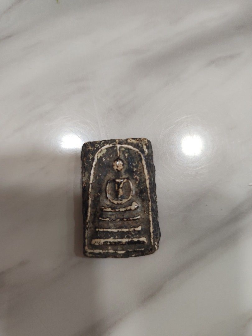 Antique Rectangular Stone (Category: Other Home Decor) located in Singapore. Submitted by peh56 (Listing ID 1430440207, Image 1). Description: Antique rectangular stone with a unique design. The stone has a black and white colour scheme. A great item for collectors..