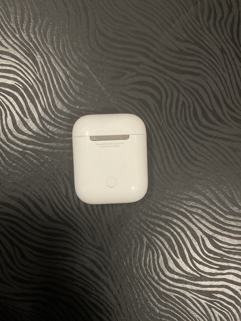 Apple AirPods Charging Case