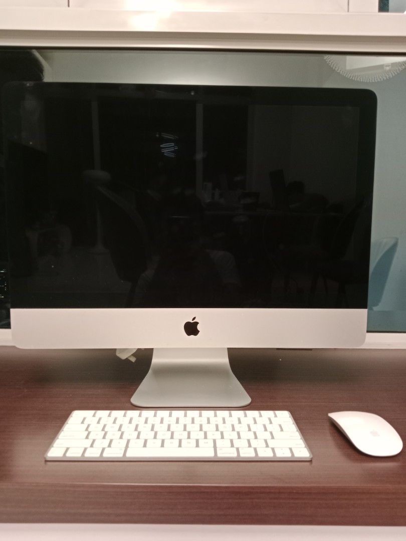 Apple iMac Desktop Computer with Keyboard and Mouse419576721725214720