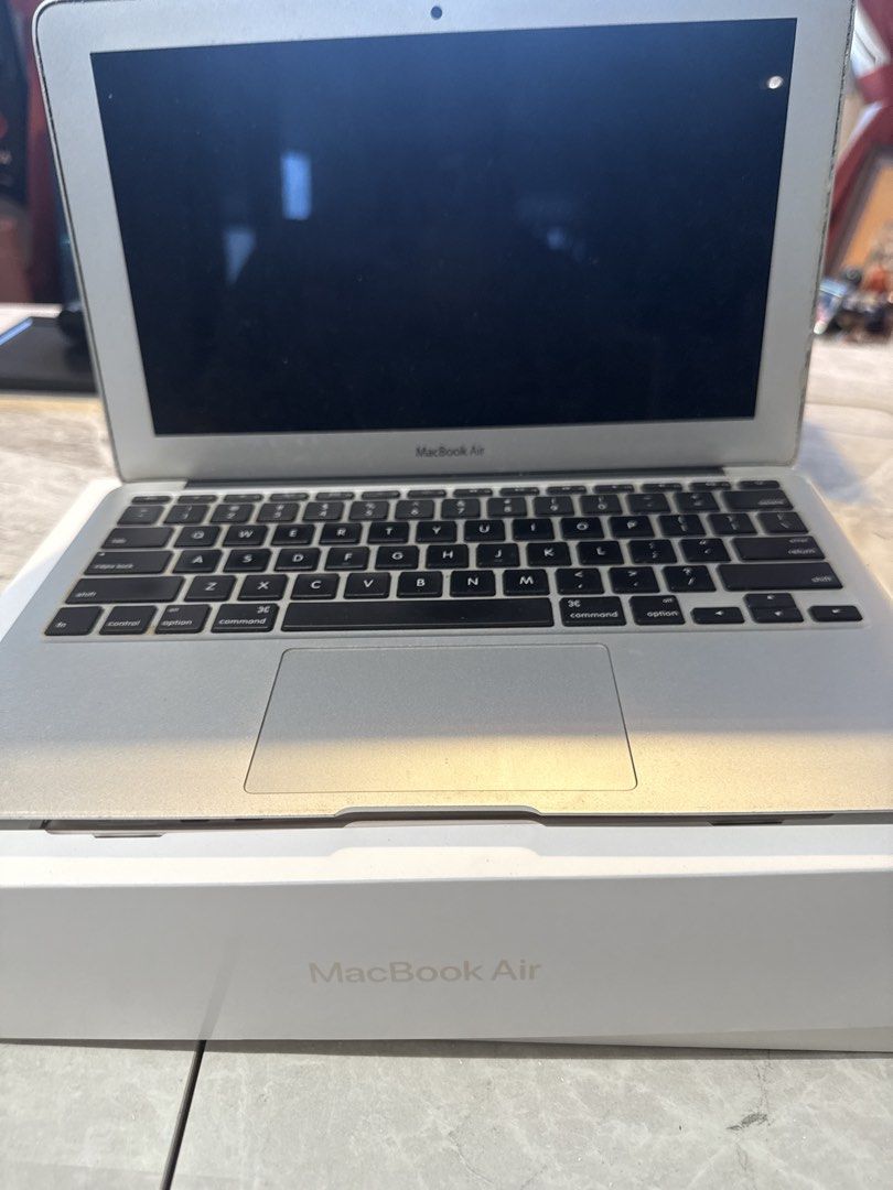 Apple MacBook Air - Silver420586481559818240