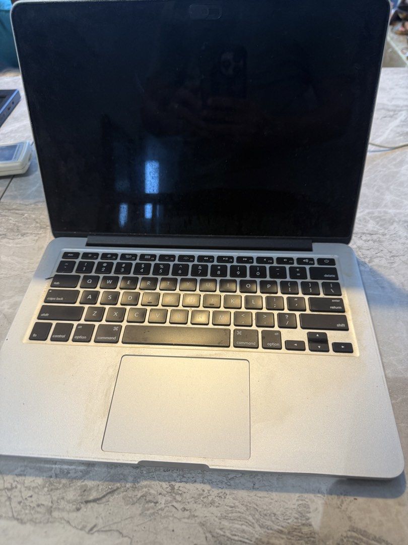 Apple MacBook Pro - Silver420592903972474881