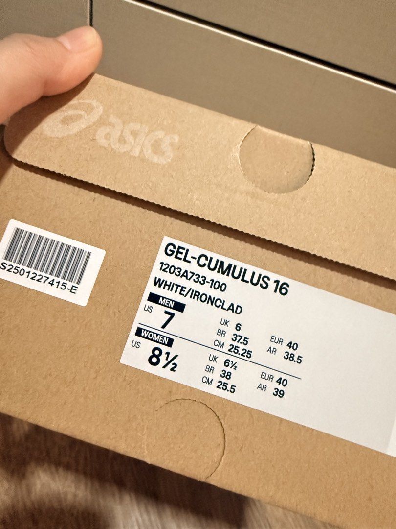Asics gel cumulus 16 (Category: Sneakers) located in Singapore. Submitted by rchell90 (Listing ID 1430451271, Image 2). Description: Used for a short walk. RFS: Too many shoes. Women US 8.5 Men US 7.