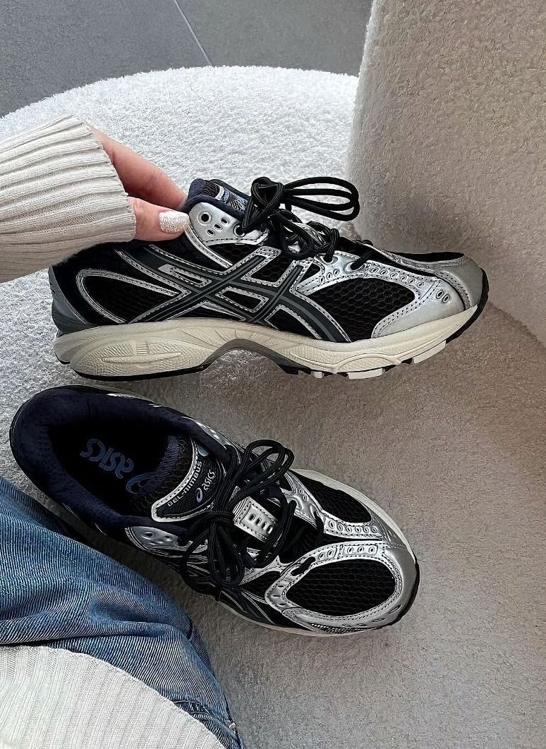 ASICS GEL-Nimbus 10.1 Running Shoes Unisex Silver Black (Category: Sneakers) located in Singapore. Submitted by uepicphoenix (Listing ID 1430469466, Image 2). Description: Brand new with box.