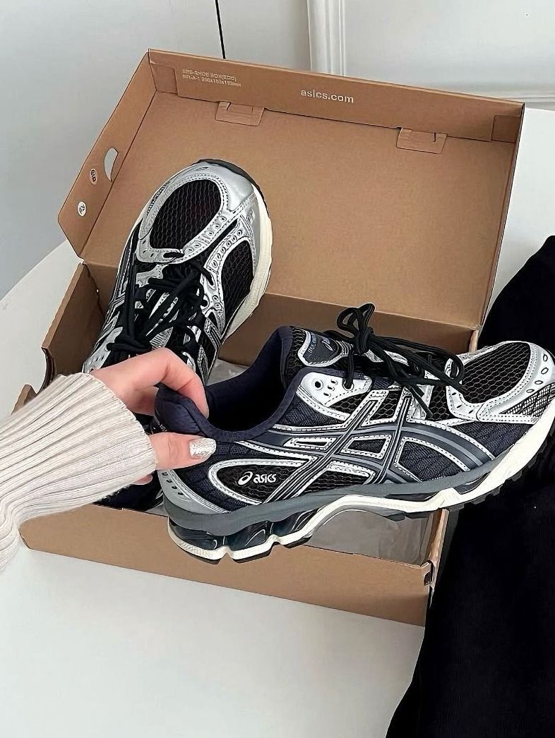ASICS GEL-Nimbus 10.1 Running Shoes Unisex Silver Black (Category: Sneakers) located in Singapore. Submitted by uepicphoenix (Listing ID 1430469466, Image 1). Description: Brand new with box.