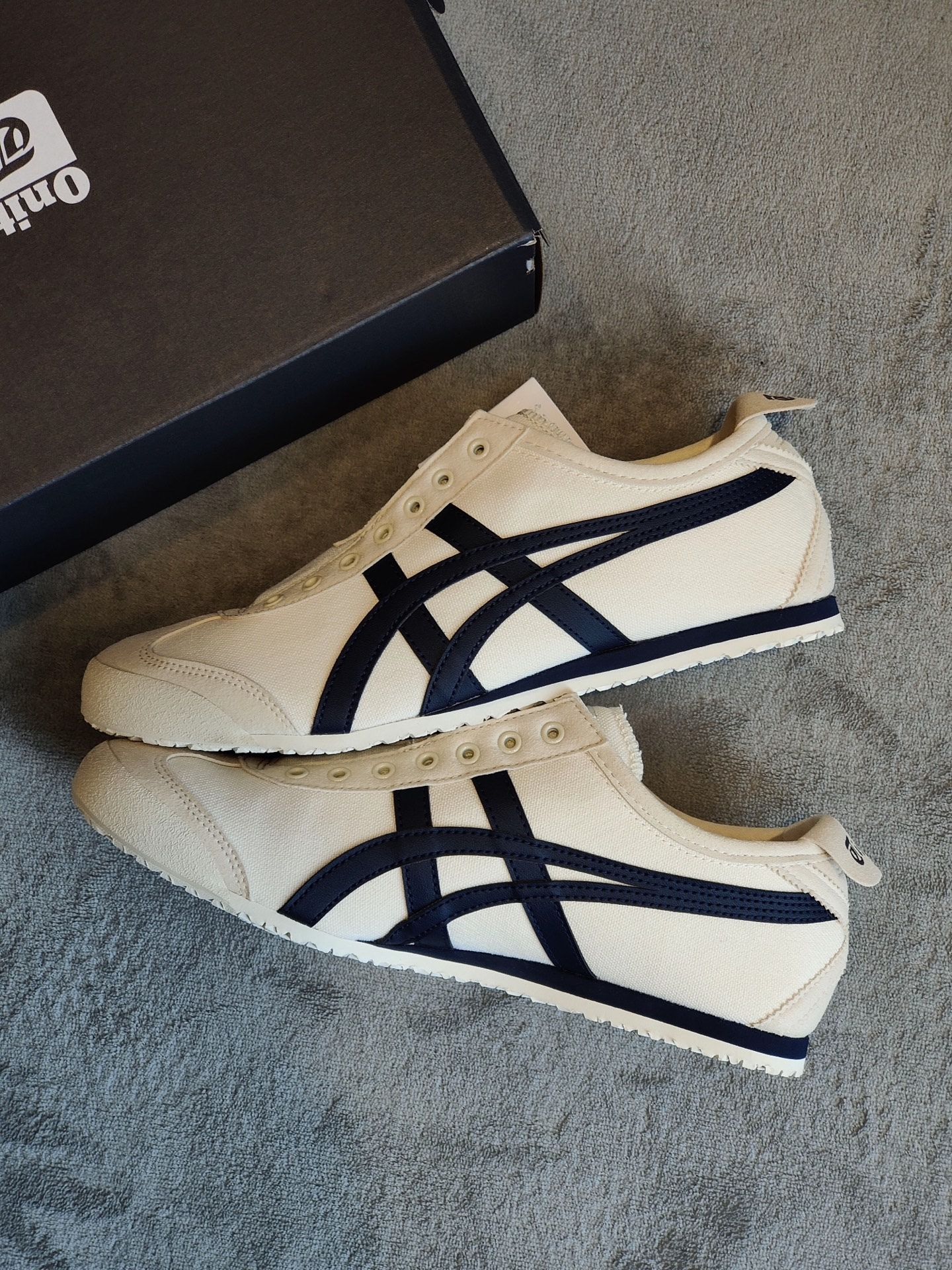 Authentic Asics Onitsuka Tiger MEXICO (Category: Sneakers) located in Singapore. Submitted by asingaporecity (Listing ID 1430528672, Image 3). Description: .