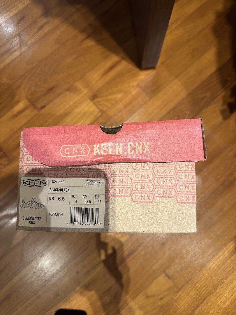 Authentic KEEN Clearwater CNX sandals Size: US 6.5 (EU 37) Condition: BRAND NEW, never worn (Category: Sandals) located in Singapore. Submitted by panffy12 (Listing ID 1430402242, Image 3). Description: Selling because bought wrong size (I wear US 7 for this model) Lightweight, comfortable and great for travel, walking & water activities Retail price: ~$150+ Selling at: $100 (slightly negotiable for fast deal) Self-collect at Raffles Place/ Redhi