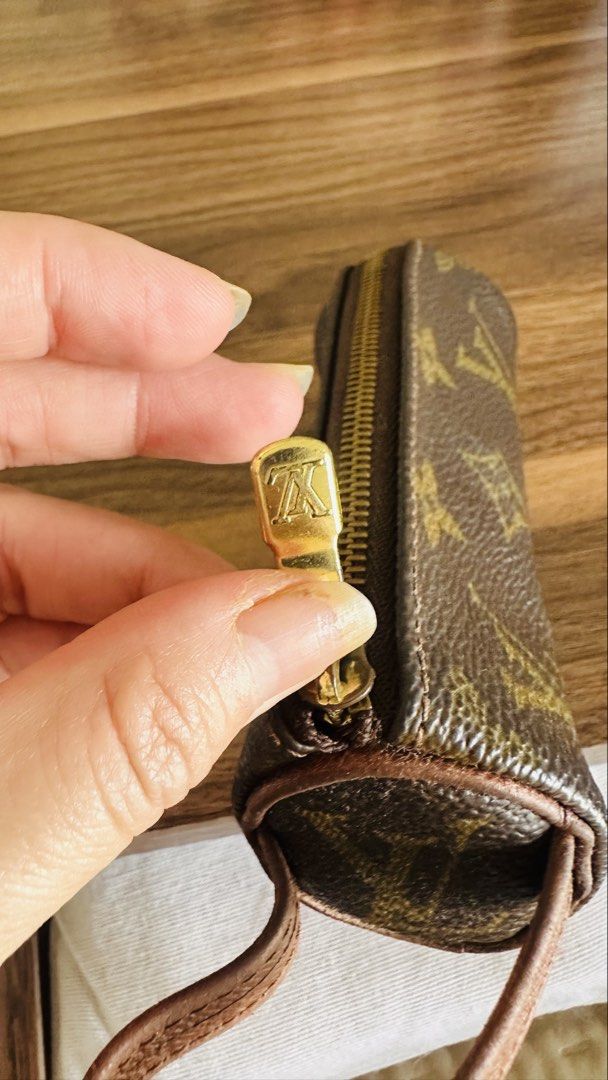 Authentic Louis Vuitton Pouch (Category: Luxury Bags & Wallets) located in Pasig City. Submitted by boxfulgoodies (Listing ID 1430418730, Image 3). Description: Authentic LV Pouch Its actually a golf ball pouch — 2 balls can fit inside but i use this as a coin/key purse Its a vintage rare piece and its so cute! Made in France Code: RA0976 Fixed price please dont ask for LP..