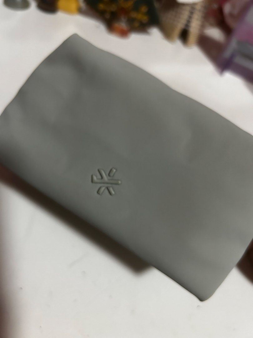 BASH Essentials Daily Sac (Category: Purses & Pouches) located in Pagbilao. Submitted by merenegraciella (Listing ID 1430493389, Image 2). Description: Bash Manila Essentials Daily Sac ✅Color: Sage ✅Well used ✅with lipstick stains on the inside RFS: declutter .