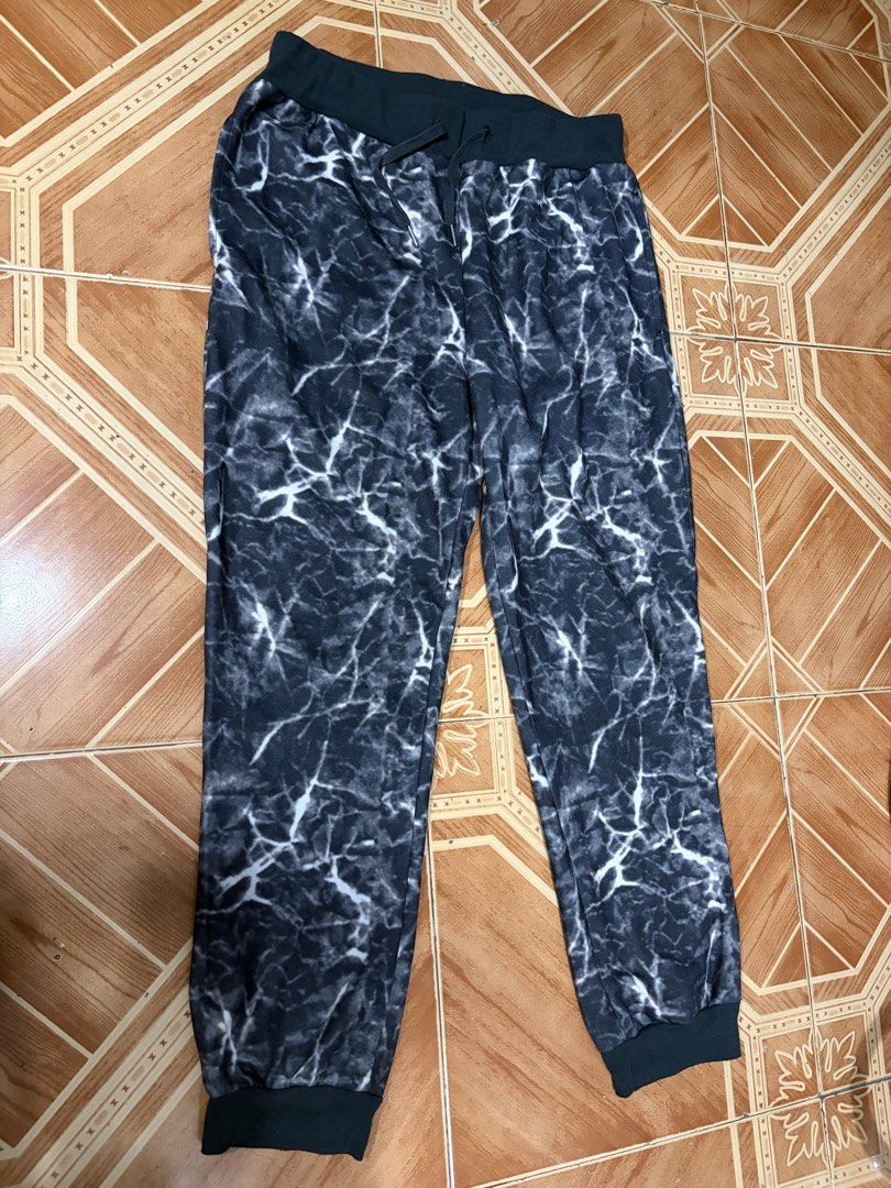 Black Gray White Pants (Category: Other Bottoms) located in Navotas City. Submitted by iceee21 (Listing ID 1430534216, Image 1). Description: not ukay, had a vision kaya binili kaso di bagay sakin.