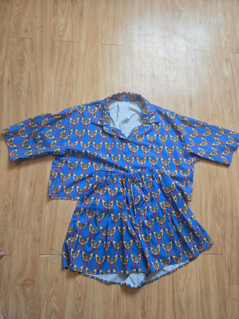 Blue Printed Co-ord Set (Category: Sets or Coordinates) located in Imus. Submitted by tinph (Listing ID 1430430288, Image 1). Description: Co-ord set features a vibrant blue print. The top is a collared shirt with short sleeves. The set includes matching shorts. fits XS to L MOP: BDO/BPI/Gcash Shipping ( shouldered by buyer) 📍IMUS,CAVITE *lalamove/grab ( booking will be arranged by buyer) *Gogo express ( I will arrange the booking) No OFFER , No