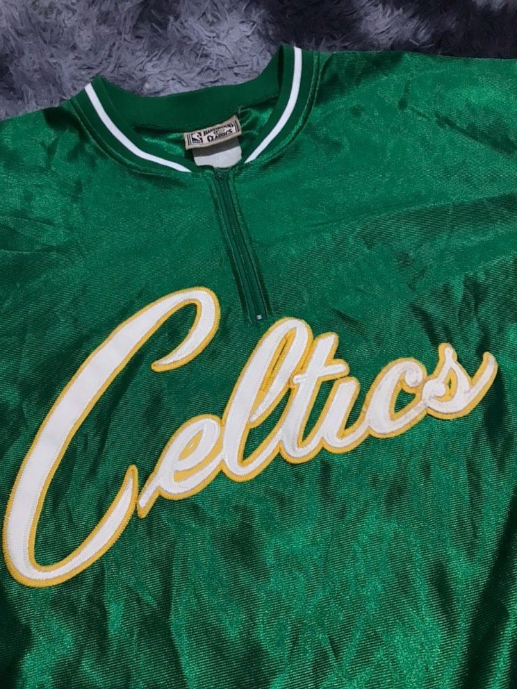 BOSTON CELTICS BY MAJESTIC (Category: Activewear) located in Manila. Submitted by rymd_thrift (Listing ID 1430579096, Image 3). Description: Y2K BOSTON CELTICS HALF ZIP WIDTH - 26 LENGHT - 35 GOOD CONDITION NEED WASH ONLY.