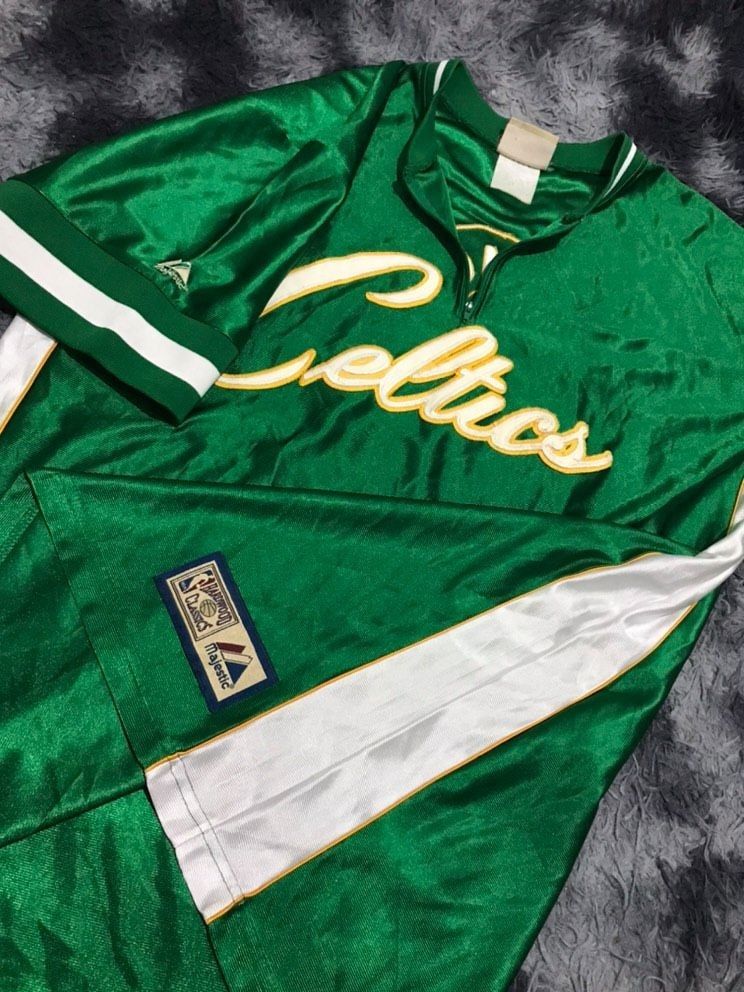 BOSTON CELTICS BY MAJESTIC (Category: Activewear) located in Manila. Submitted by rymd_thrift (Listing ID 1430579096, Image 1). Description: Y2K BOSTON CELTICS HALF ZIP WIDTH - 26 LENGHT - 35 GOOD CONDITION NEED WASH ONLY.