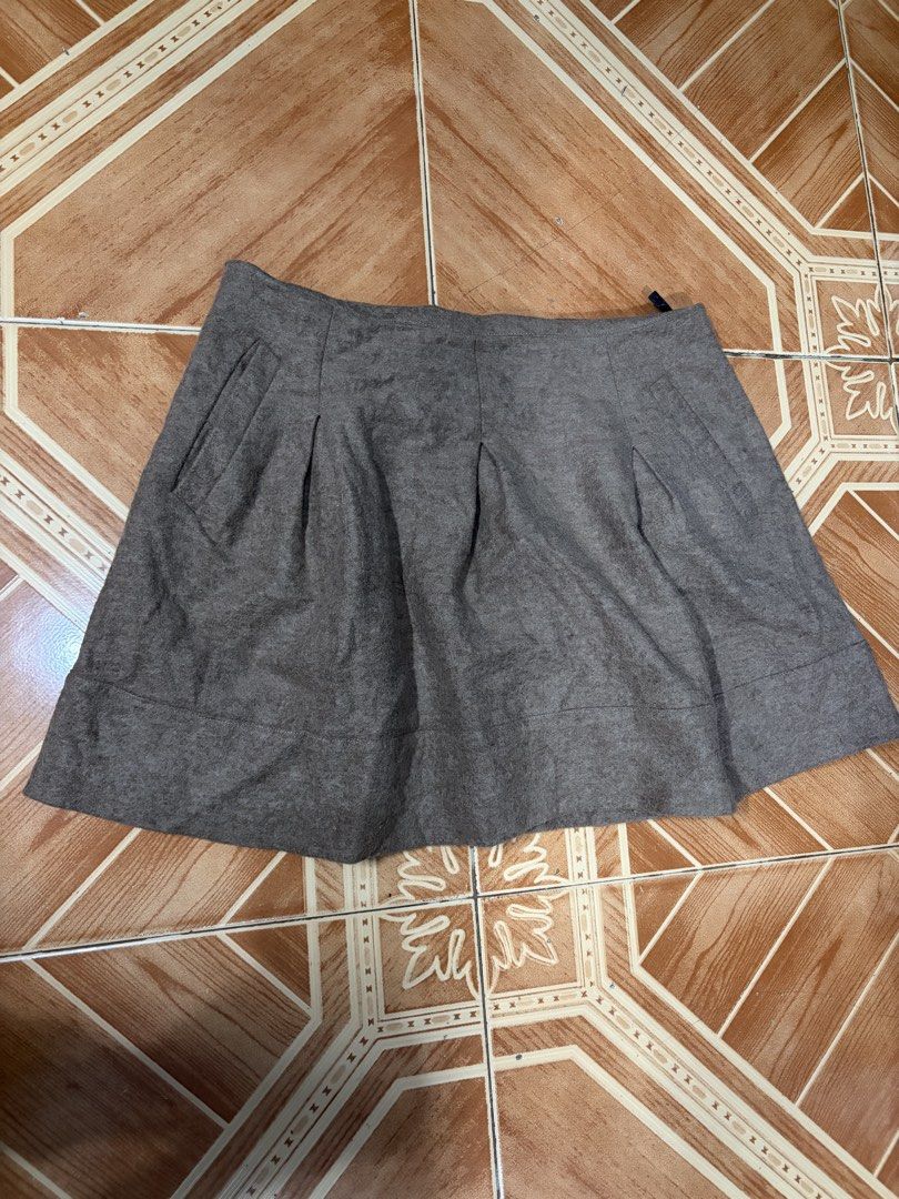 Brown Mini Skirt (Category: Skirts) located in Navotas City. Submitted by iceee21 (Listing ID 1430535862, Image 1). Description: natambak hanggang sa di na kasya.
