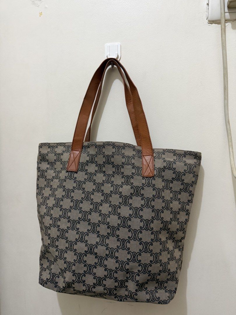 Celine Macadam Tote Bag (Category: Luxury Bags & Wallets) located in Manila. Submitted by ferminjayn24871 (Listing ID 1430516434, Image 1). Description: .