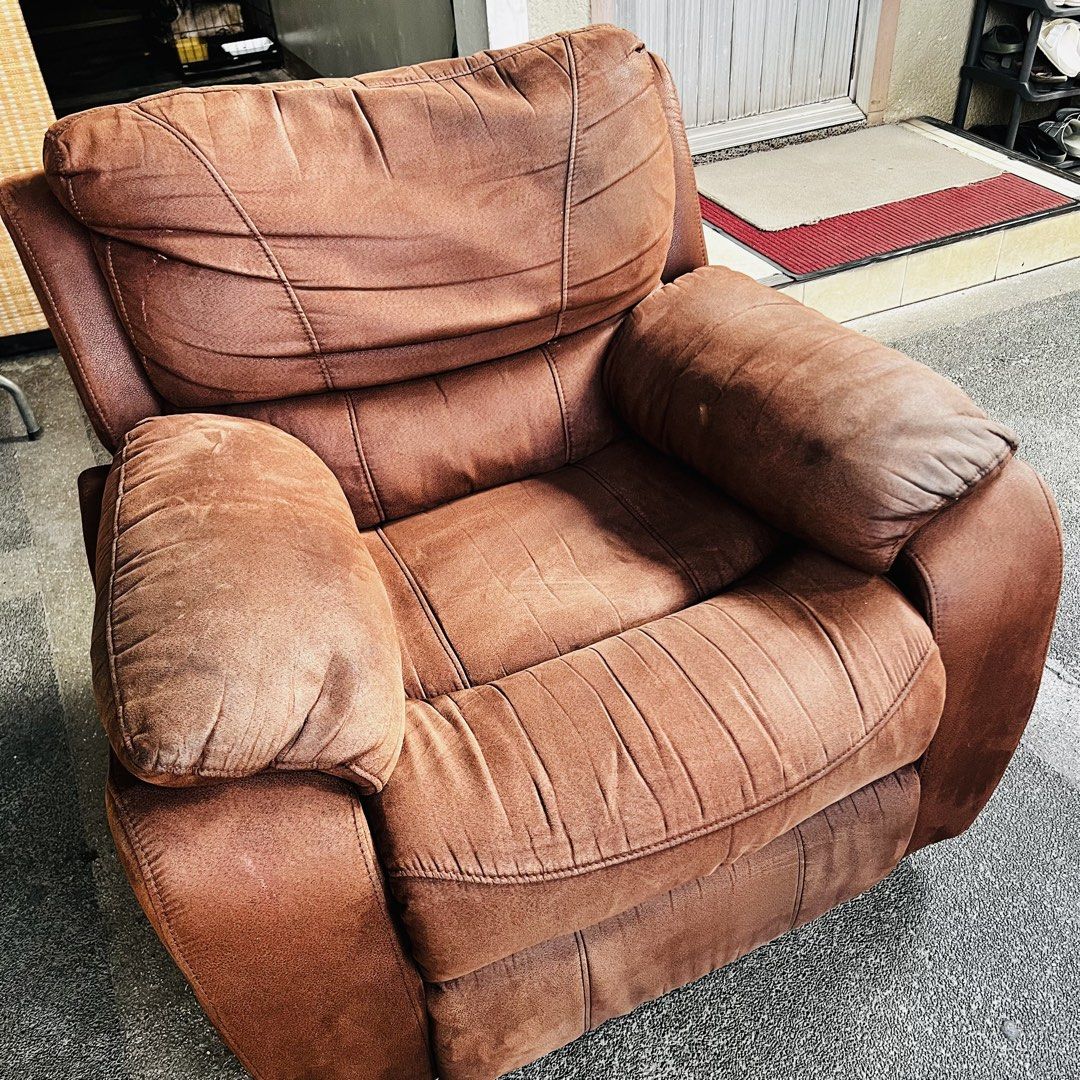 Cheers Gamuza Recliner Chair (Category: Chairs) located in Manila. Submitted by frappes (Listing ID 1430482839, Image 1). Description: .