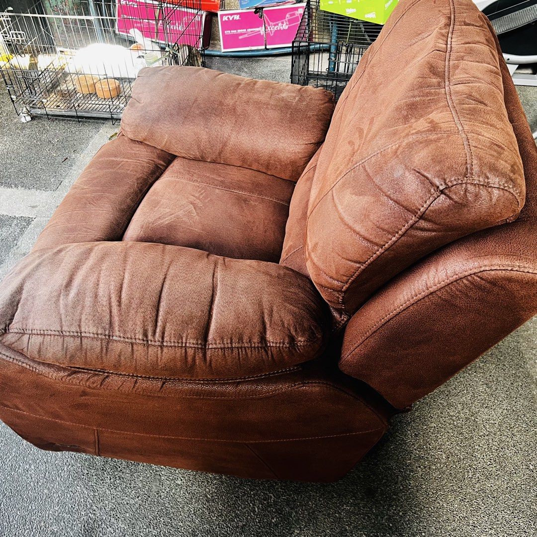 Cheers Gamuza Recliner Chair (Category: Chairs) located in Manila. Submitted by frappes (Listing ID 1430482839, Image 2). Description: .