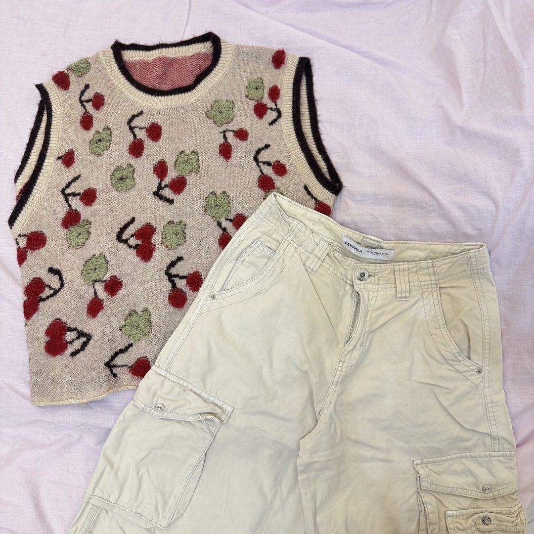 Cherry Knitted Vest (Category: Sets or Coordinates) located in Manila. Submitted by so.onniemnida (Listing ID 1430471858, Image 1). Description: Freesize.