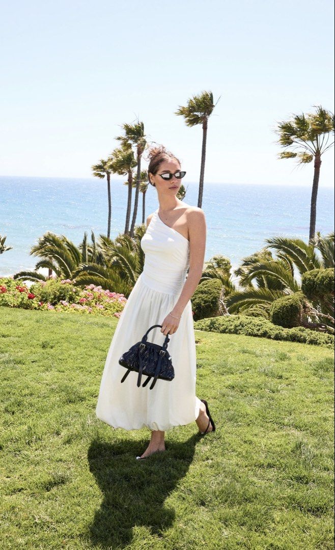 Cider Asymmetric Bubble Dress (Category: Dresses) located in Cebu City. Submitted by declutterwithmecebu (Listing ID 1430570026, Image 3). Description: beautiful white dress stretchable fits small to medium.
