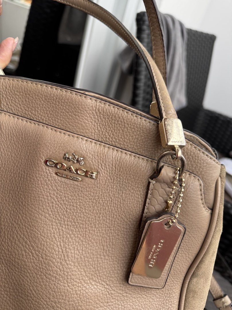 Coach Minetta Bag (Category: Luxury Bags & Wallets) located in Sablan. Submitted by bag.a.holic.bygaile.ph (Listing ID 1430472786, Image 2). Description: Needs color restoration bahala na kayo magpaganda .