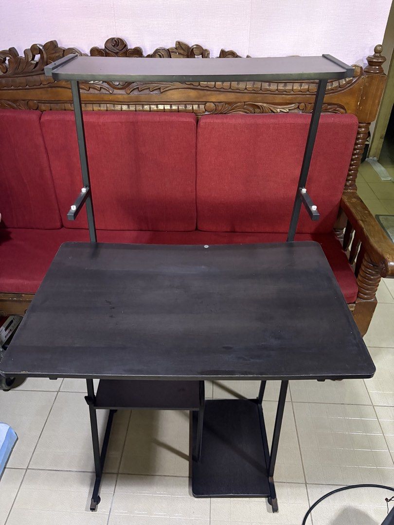 Computer Table (Category: Tables & Sets) located in Quezon City. Submitted by geloboyyy (Listing ID 1430563793, Image 1). Description: computer table for 400 pesos (negotiable). selling as is di na pwede kalasin since baka mag loosen ung screws..