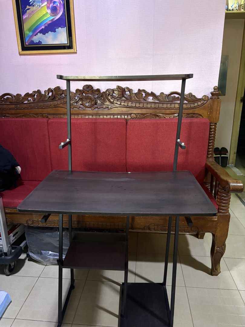 Computer Table (Category: Tables & Sets) located in Quezon City. Submitted by geloboyyy (Listing ID 1430563793, Image 2). Description: computer table for 400 pesos (negotiable). selling as is di na pwede kalasin since baka mag loosen ung screws..