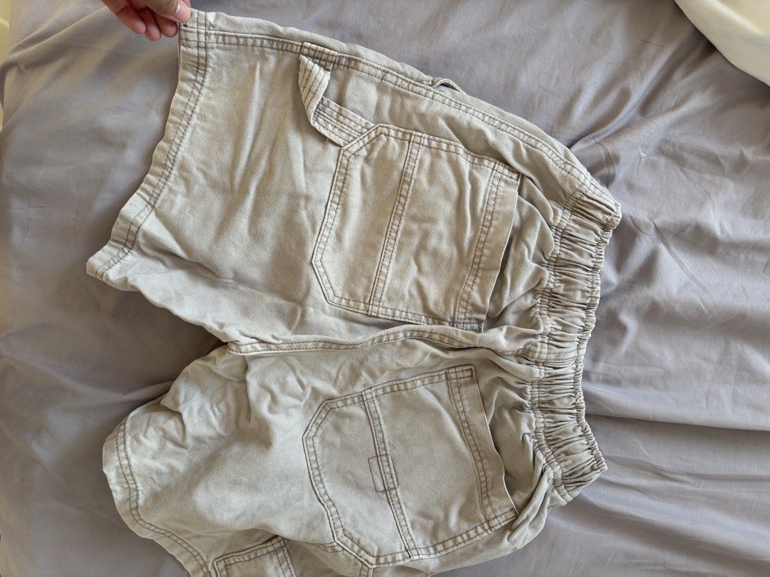 Cotton On Worker Chino shorts (Category: Shorts) located in Quezon City. Submitted by nanananuggets (Listing ID 1430416717, Image 2). Description: Garter waist See pics for manual measurement.