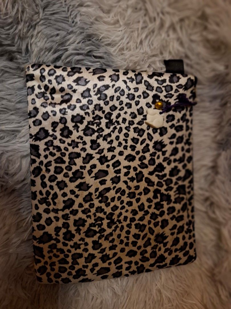 CUSHION POUCH . MEDIUM SIZE KASYA MINI TABLET (Category: Announcements) located in Cavite. Submitted by annek_annek (Listing ID 1430549185, Image 2). Description: CONDITION: LIKE NEW PLEASE SEND ME A MESSAGE FOR MORE DETAILS 🙂. PLEASE DO MANAGE OUR EXPECTATION. ITEMS ARE STILL FROM JAPAN SURPLUS. MOP : BDO,BPI,MARIBANK,GCASH MOD : LALAMOVE FLASH EXPRESS OWN PICK UP MEET UP NEARBY AREA WITH HANDLING FEE..