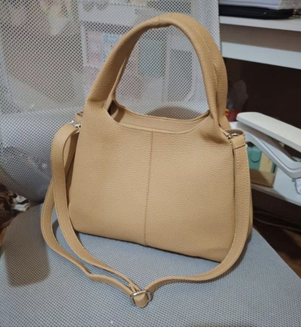 Daily Carry Clarence Handbag (Category: Shoulder Bags) located in Cebu City. Submitted by kancollects (Listing ID 1430583018, Image 2). Description: 📌 cebu.