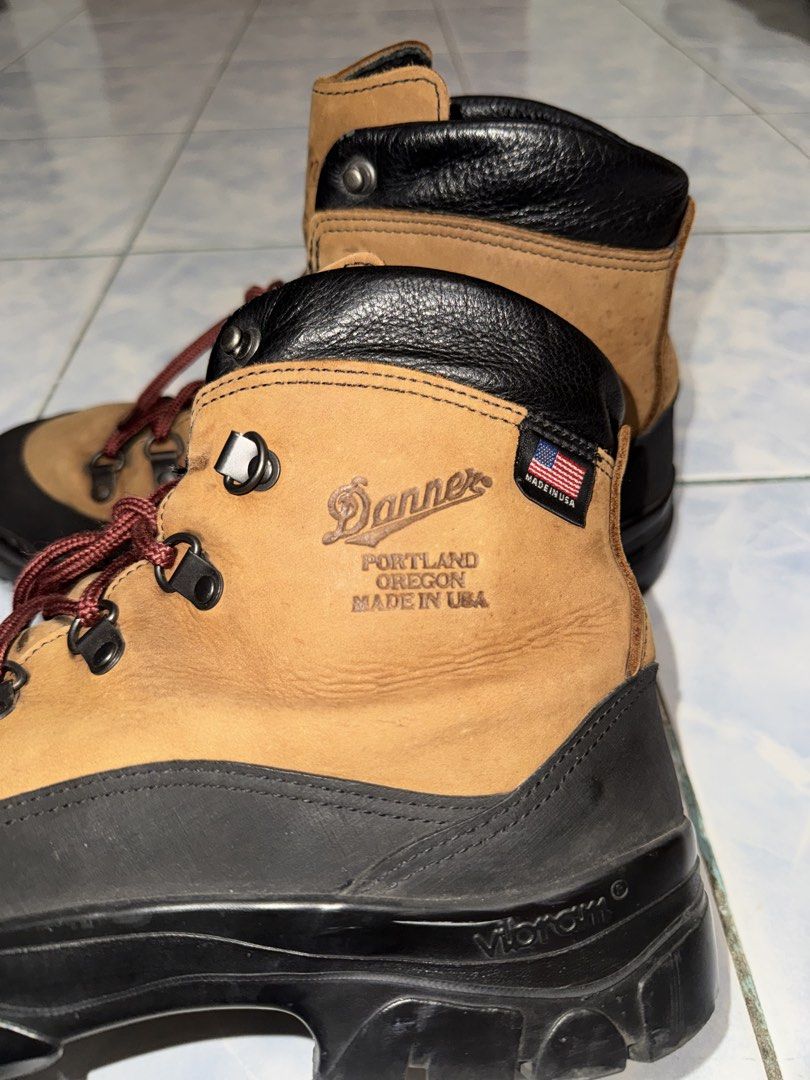 Danner Crater Rim 6" Brown Boots (Category: Boots) located in Manila. Submitted by thriffyjoe (Listing ID 1430467200, Image 3). Description: Danner Boots Fits size 9-10.5 USm.