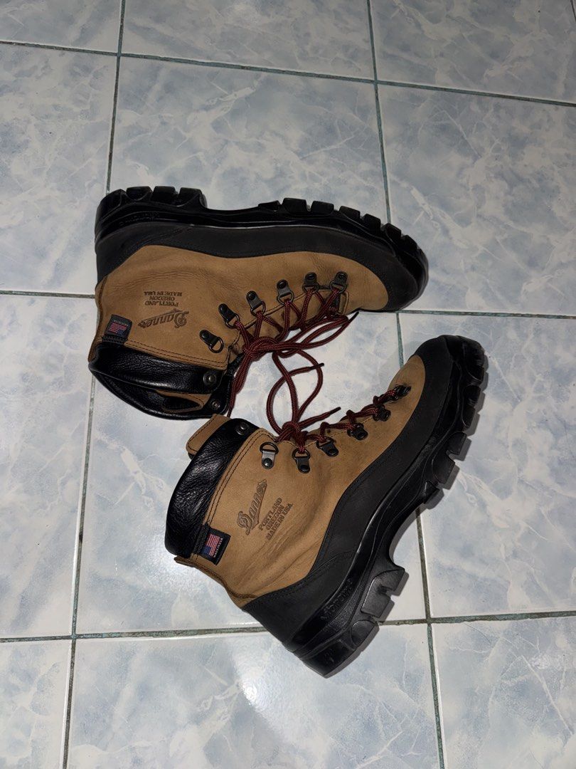 Danner Crater Rim 6" Brown Boots (Category: Boots) located in Manila. Submitted by thriffyjoe (Listing ID 1430467200, Image 2). Description: Danner Boots Fits size 9-10.5 USm.